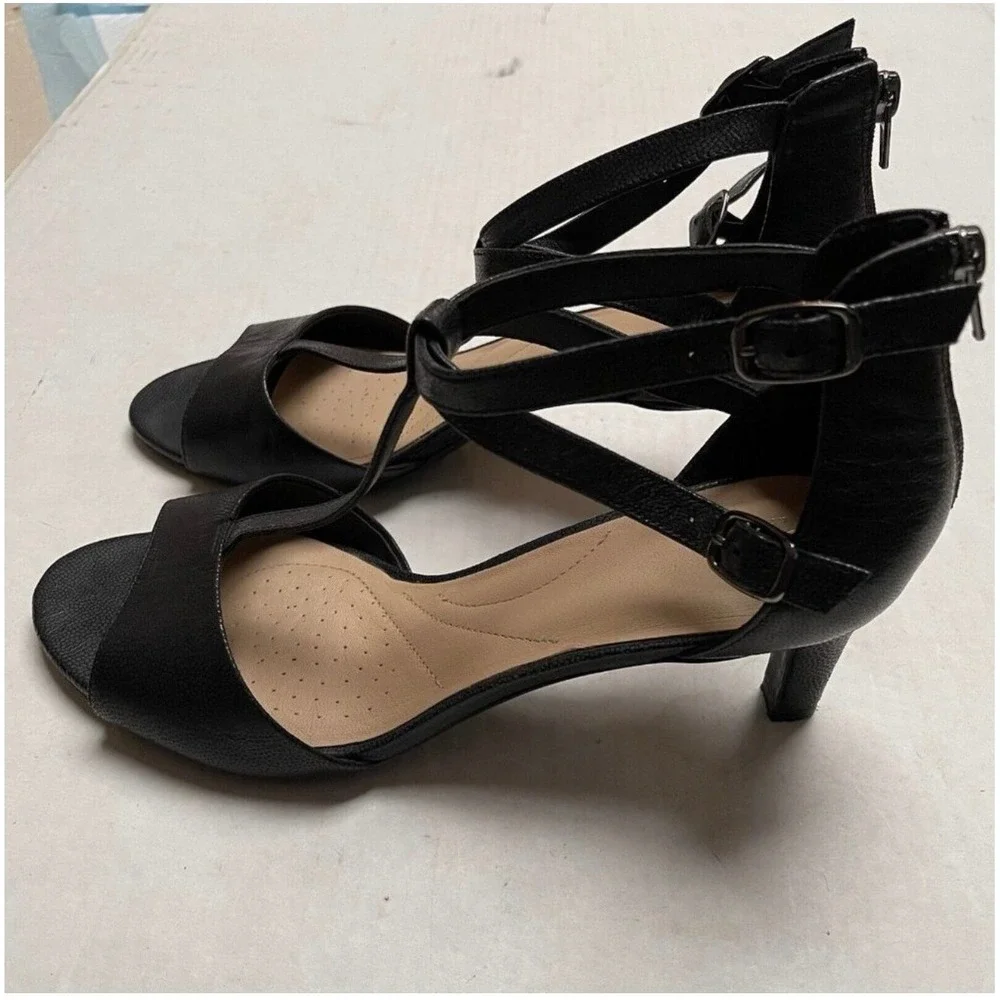 Clarks Adriel Pearl Black Leather T-Strap Kitten Heel Sandals Womens 10M